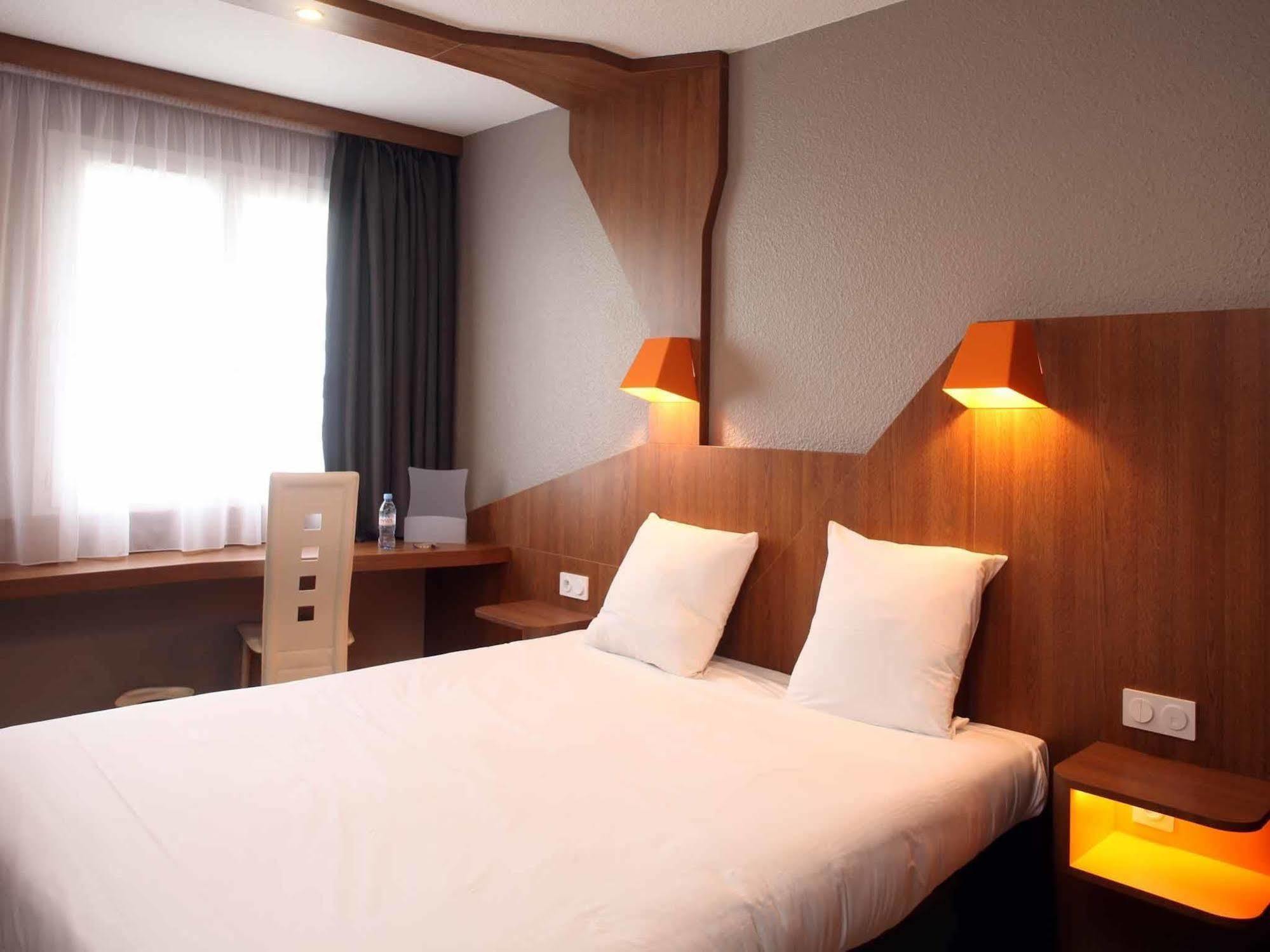 Hotel Ibis Styles Gien Exterior foto